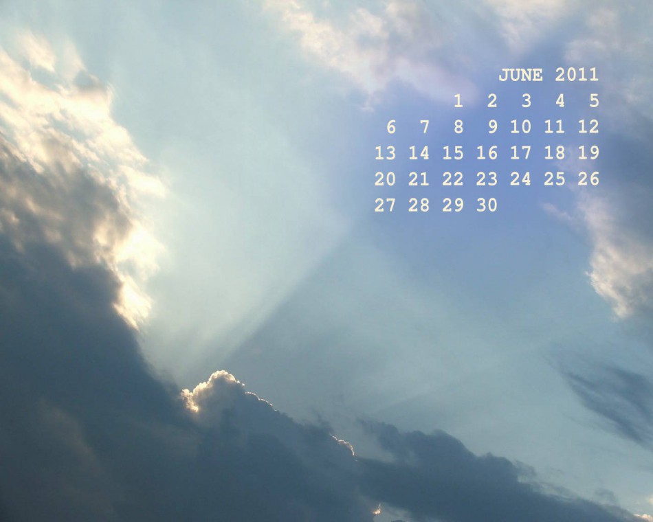 фотография неба с календарем на июнь месяц 2011 года