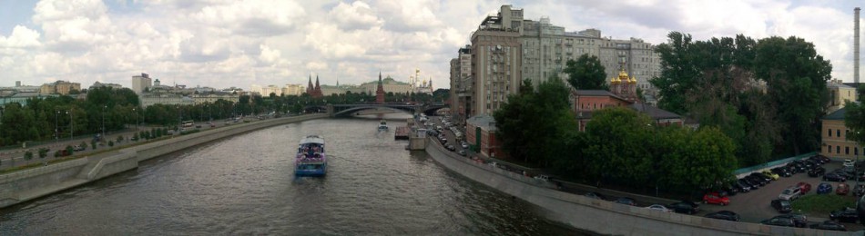 вид с моста на реку и Кремль